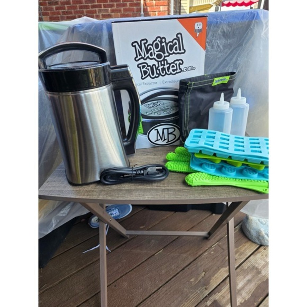 Magical Butter MB2e Botanical Extractor Machine Bundle with Molds Accessories